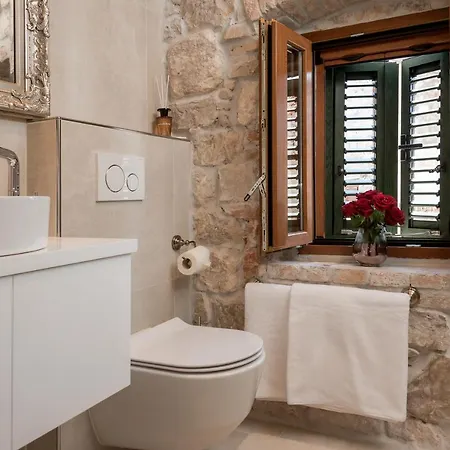 Alojamento de Acomodação e Pequeno-almoço Heritage Jupiter Rooms **** Split